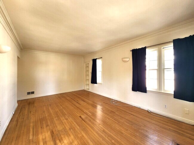 Building Photo - 10325-10327 /2 Ashton Ave