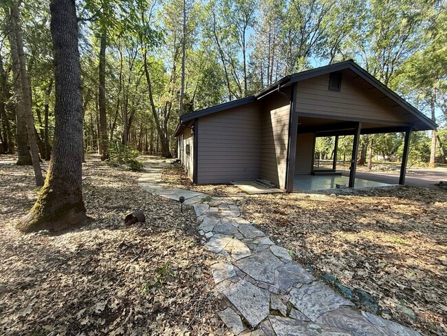 Building Photo - 13240 Loma Rica Dr