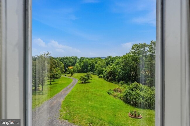 Building Photo - 856 Spriggs Rd