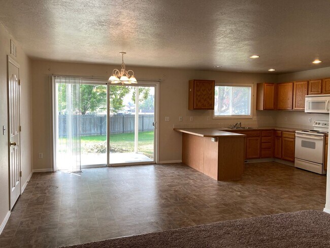 Building Photo - 3137 W Pudu St