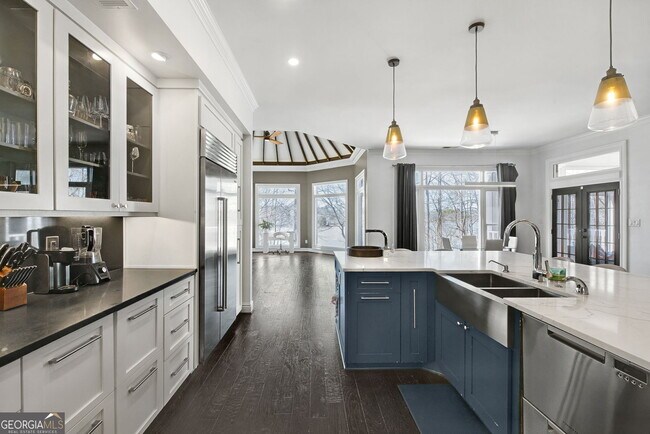 Building Photo - 300 Island Cove Dr