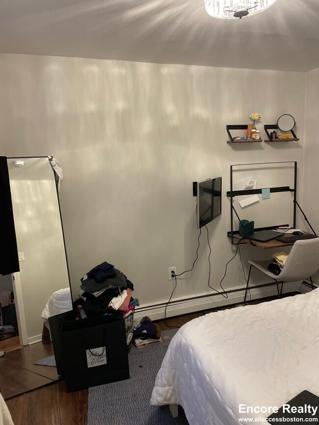 Building Photo - 153 Salem St