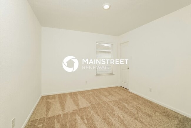 Building Photo - 5 Bedroom Pet-Friendly Home in New Braunfels, TX with Main Street Renewal