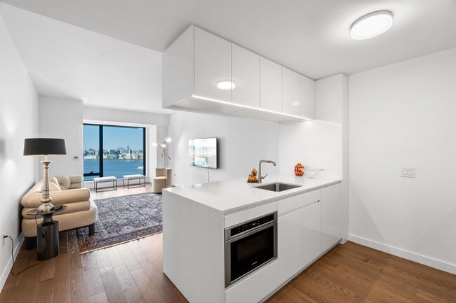 Building Photo - 99 Hudson St