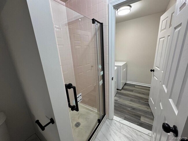 Building Photo - 2343 Heritage Pointe Dr