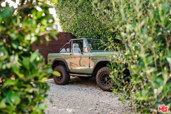 Building Photo - 1163 Nelrose Ave