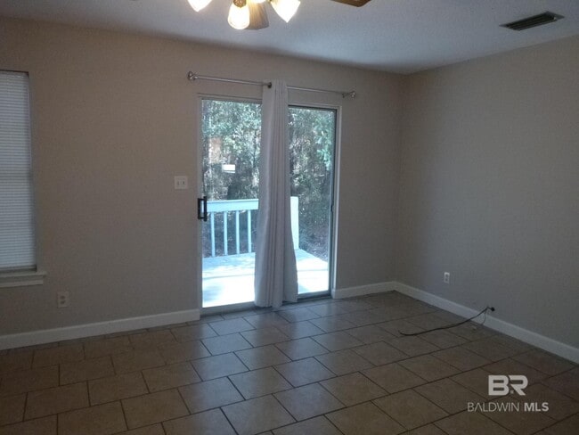 Building Photo - 600 Cheshire Ln