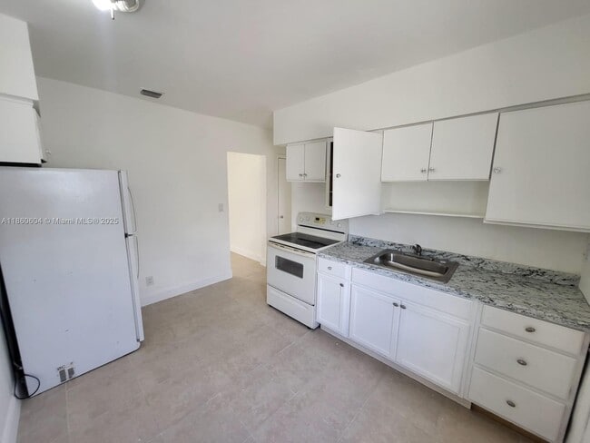 Building Photo - 640 NW 77th St