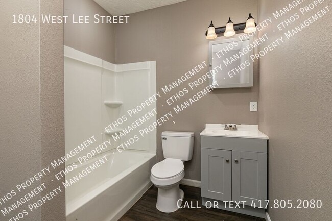 Building Photo - 1804 W Lee St