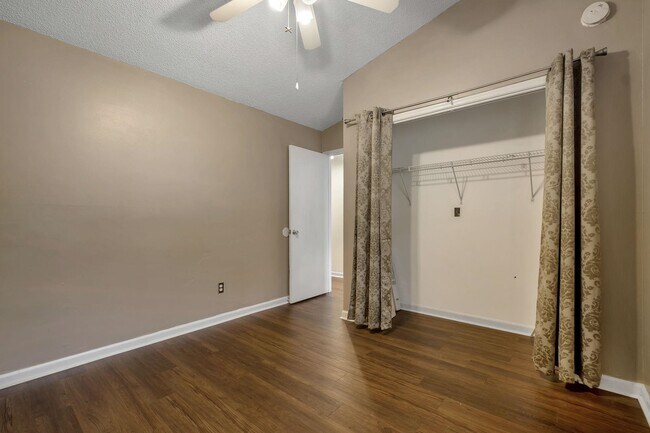 Building Photo - 2471 Talco Hills Dr
