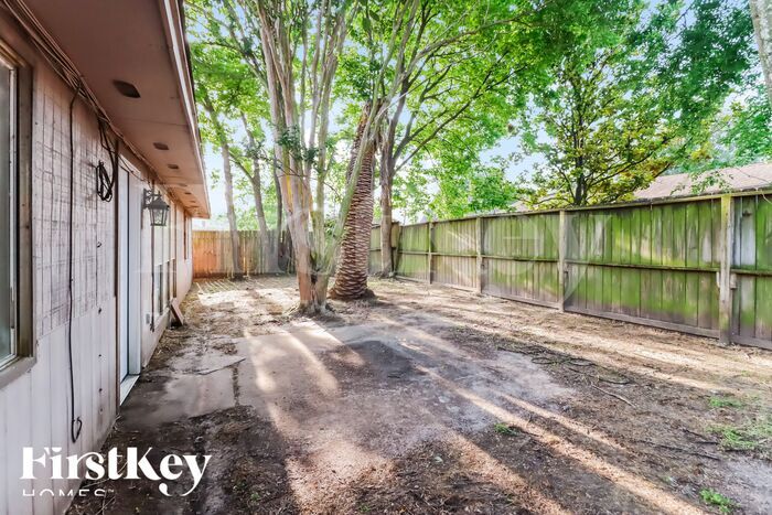Building Photo - 13323 Oak Ledge Dr