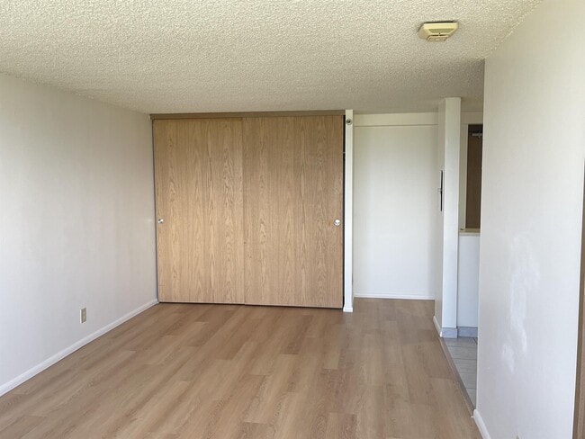 Building Photo - 1060 Kamehameha Hwy