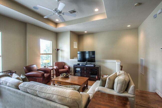 Building Photo - 3815 Center Plaza Dr