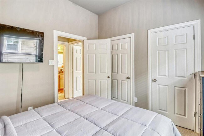 Building Photo - 9113 Creekstone Lake Dr