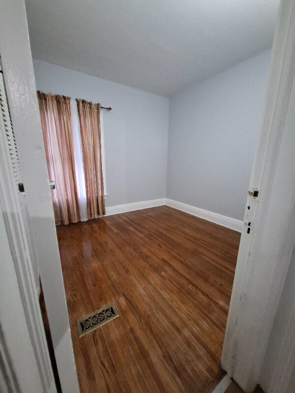 Building Photo - 31 Auchinvole Ave