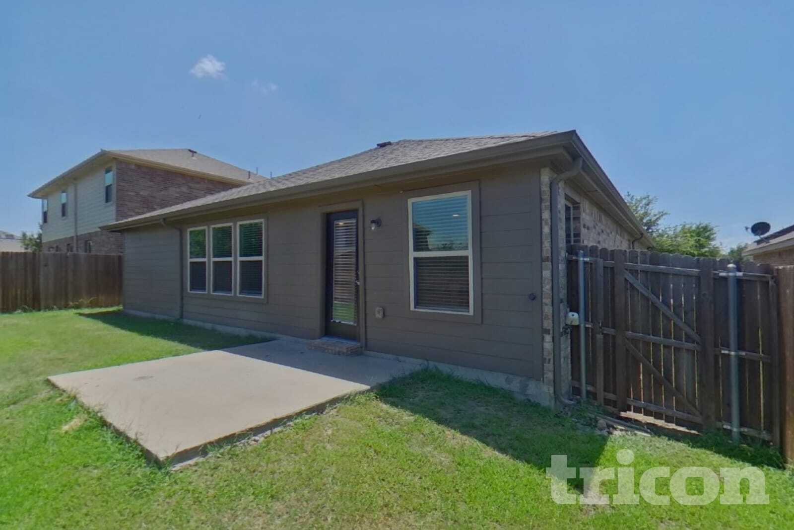 Building Photo - 1002 Meadow Wood Ln