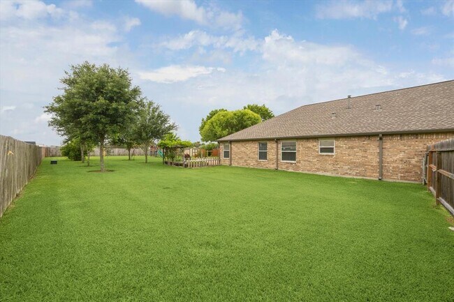 Building Photo - 3402 Fox Ct
