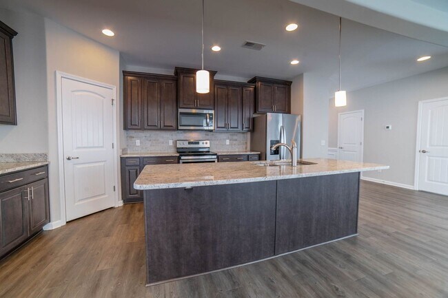 Building Photo - Available Now! ?? ?? ??!