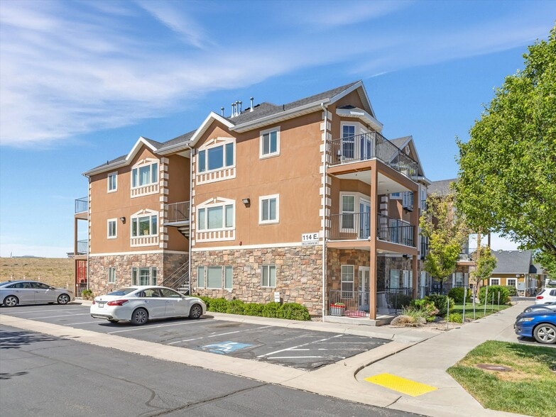 Building Photo - 114 E Bella Monte Dr