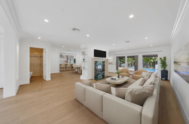 Building Photo - 5120 Carillo St