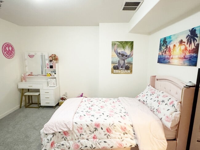 Building Photo - 1923 W Hampson Ave