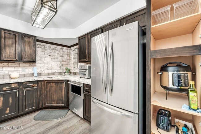 Building Photo - 8787 E Mountain View Rd