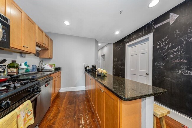 Building Photo - 4 BED 2 BATH MISSION HILL