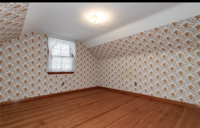 Building Photo - 418 E 274th St