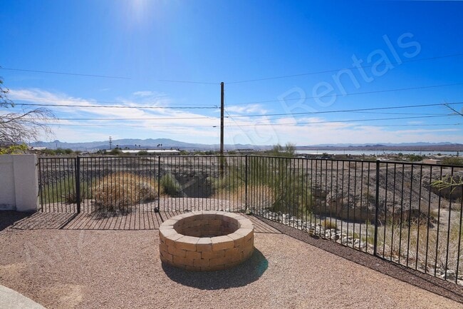 Building Photo - CUL-DE-SAC POOL HOME!