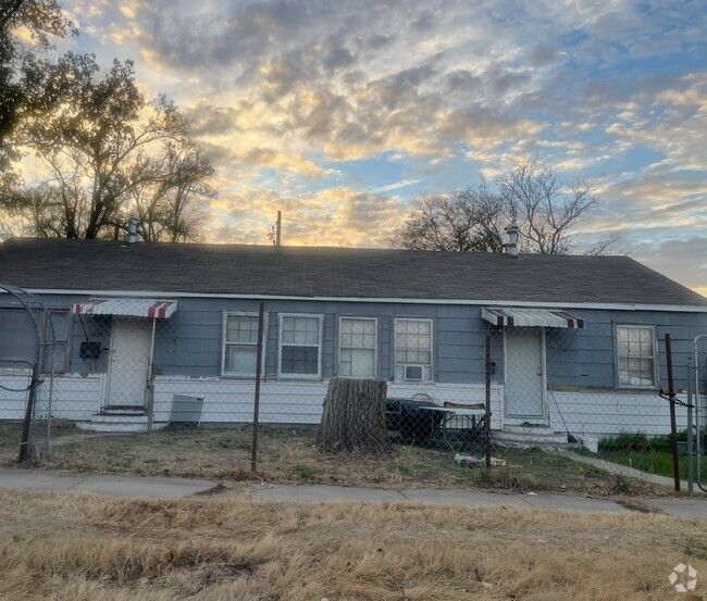 Building Photo - 2885 S Rutan St