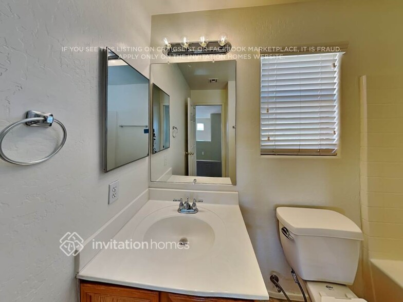Building Photo - 7106 N 77th Dr