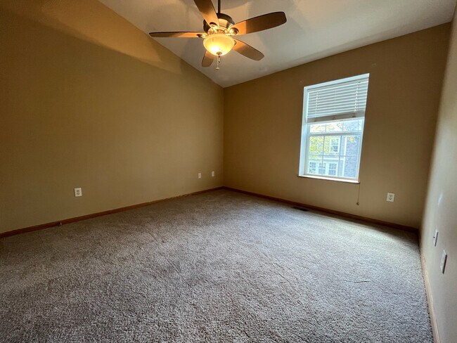 Building Photo - 307 NE Sandalwood