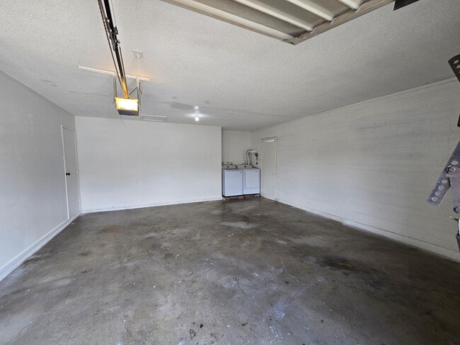 Building Photo - 2527 S Rita Ln