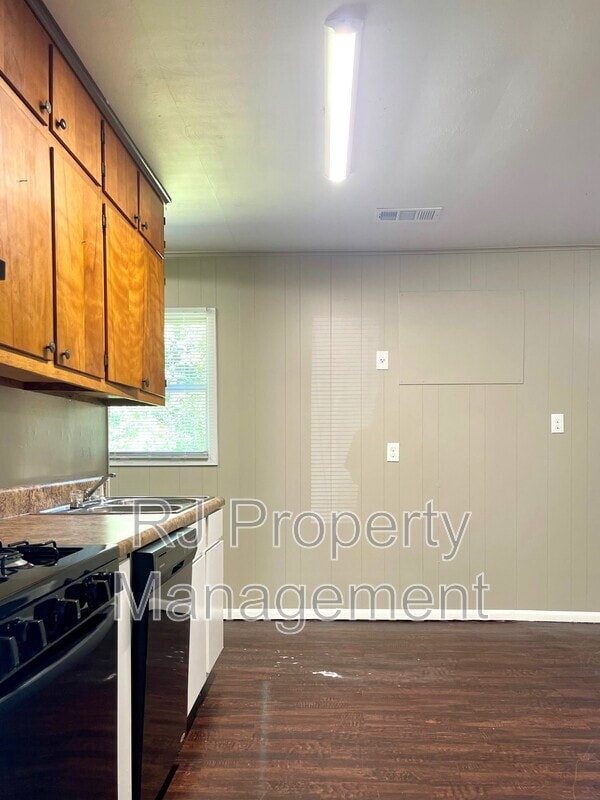 Building Photo - 864 Carrolton Rd