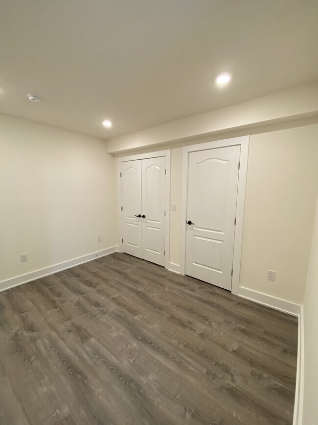 Building Photo - 821 Diamond St