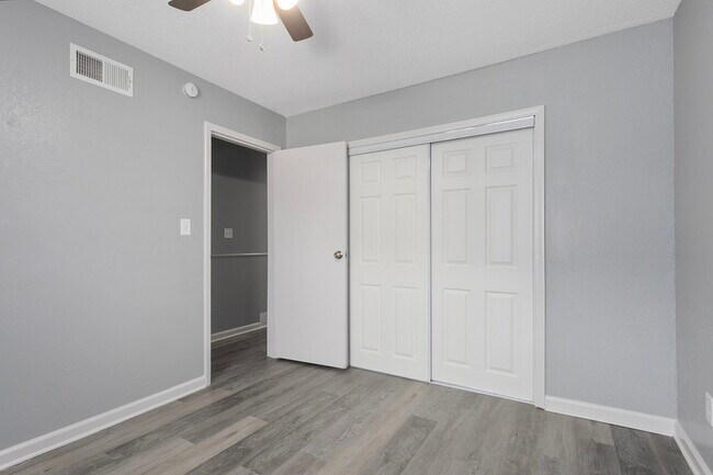 Building Photo - 577 NW Valleybrook Rd