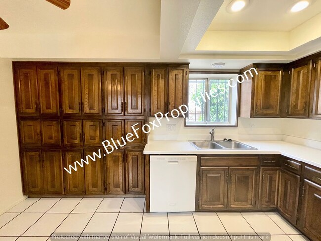 Building Photo - 7876 N Sendero Tres