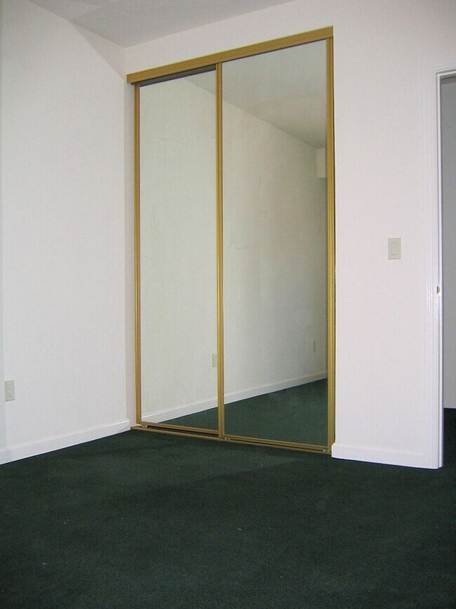 Building Photo - COMING SOON-A spacious 5bdr/3bathroom just one block from Shattuck Ave shops and entertainment.