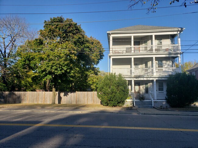 Primary Photo - 17 Starkey Ave