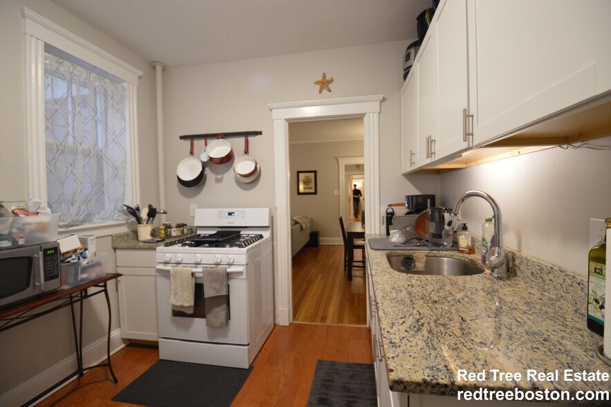 Building Photo - 1992 Commonwealth Ave