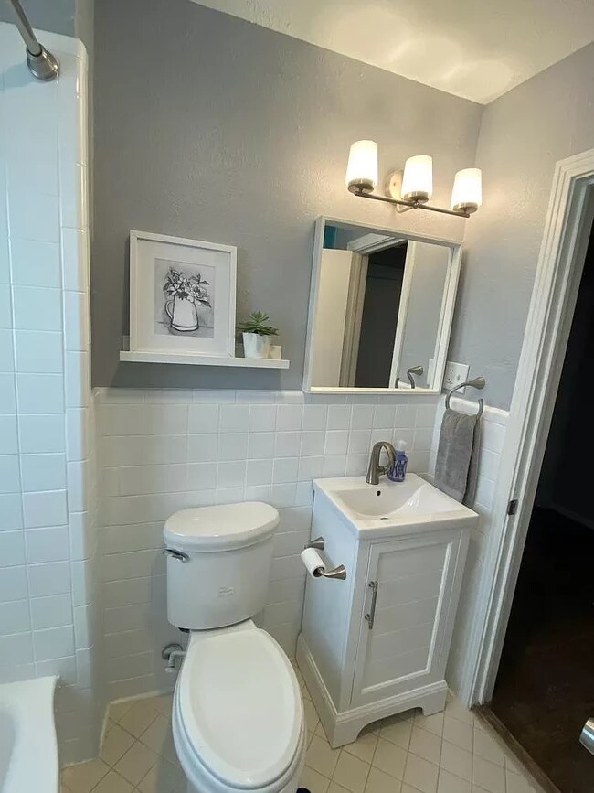 Building Photo - 431 Hambrick Rd