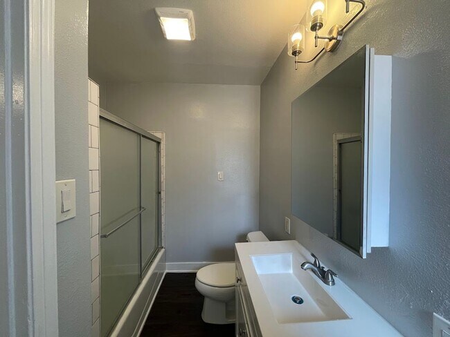 Building Photo - LINDEN 2470