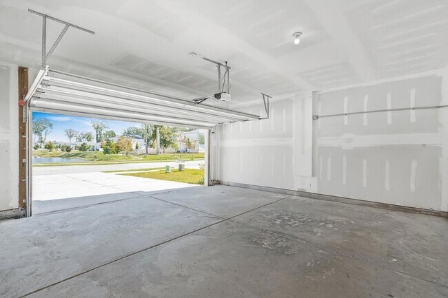 Building Photo - 504 Minim St