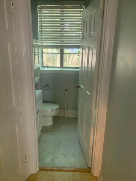 hallway to bath - 1121 Myrtle Ave