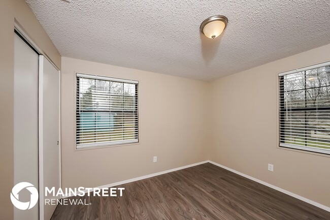 Building Photo - 5057 Oak Leaf Cir
