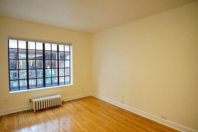 Building Photo - Paris on Mississippi! Fabulous 1Bdr Ready Soon with $500 Special!