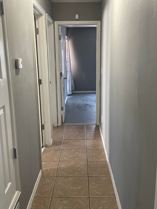 Building Photo - 5724 Saluki Dr