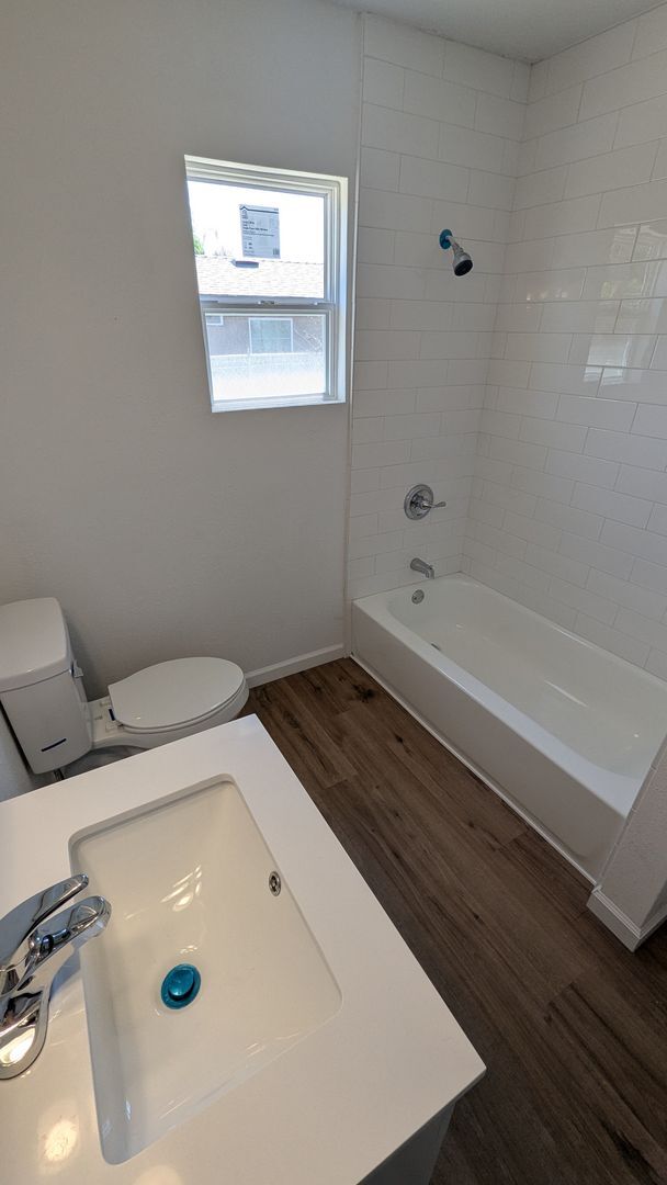 Building Photo - Remodeled 2 Bedroom 1 Bath Cottage Home