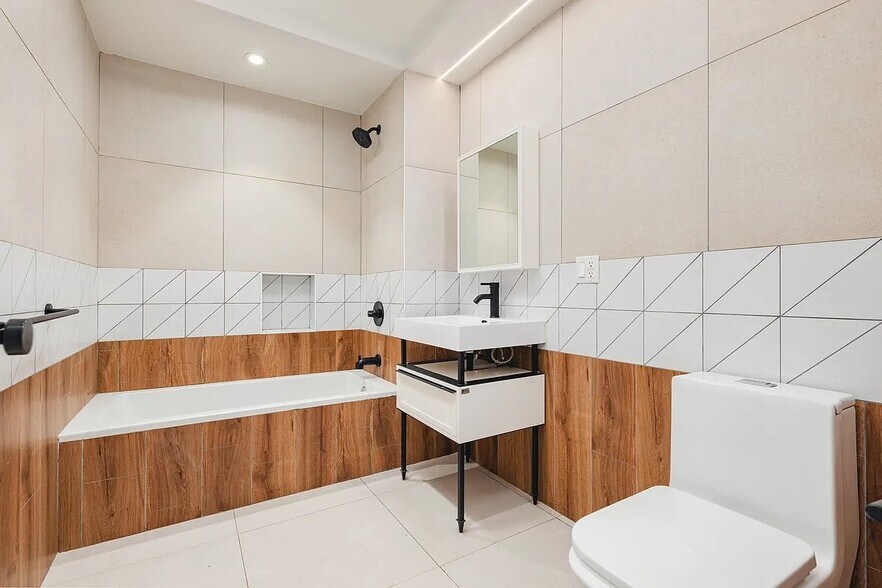 Building Photo - 60 W 125th St