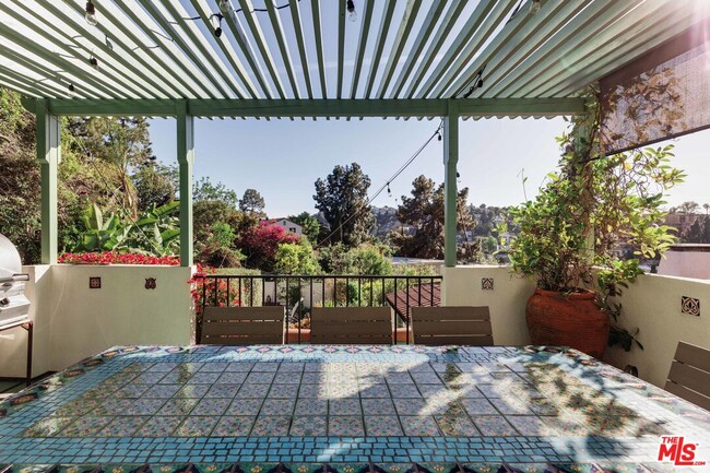 Building Photo - 3024 Angus St